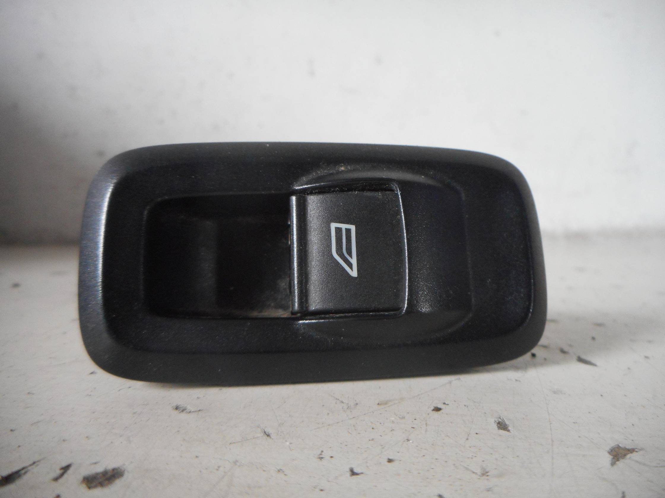 Interruttore alzacristalli porta ant.